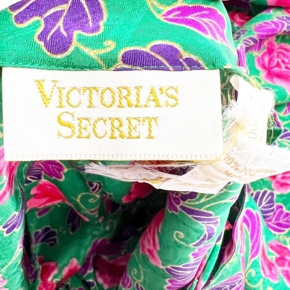 Victoria’s Secret Gold Label Chemise - Picture 6 of 6